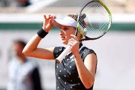 Vondroušová began playing tennis aged four with her father, and by ten years old, she was practicing in prague. Sefka Nove Generace Blazen Do Bot I Tetovani Zarici Vondrousova Slavi Dvacetiny Aktualne Cz