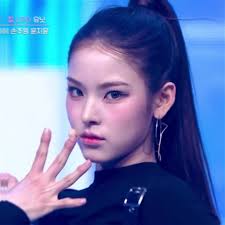 Mai Shiranui & Kpop Edits: Unveiling the Queen Mia's Unique Style