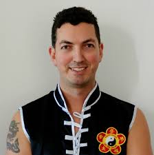 A Capodanno brindisi con l'acqua benedetta