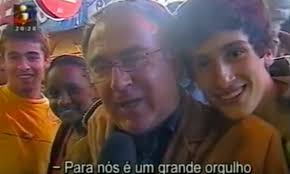 Richard tirelli, o detective da equipa de homicídios de manhattan a quem renato seabra confessou ter morto e mutilado, a 7 de janeiro de 2011, carlos castro num quarto do hotel intercontinental. Imagens Ineditas De Renato Seabra Abracado A Um Homem Mais Velho Em 2007 Myway