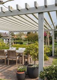 In Den Letzten Tagen Hatten Wir Geplant Gesagt Gebohrt Und Gestrichen Und Nun Ist Unser Diesjahriges Holzbauprojek Uberdachung Garten Sitzecken Garten Garten