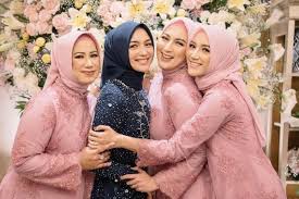 Citra kirana atau yang sering dikenal sebagai ciki mulai terjun di dunia entertainment sejak tahun 2009. Ide Nama Anak Dari Keluarga Citra Kirana Dari Latin Sampai Sansekerta