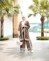 Rekomendasi model tunik terbaru tren 2021. 9 Model Baju Lebaran 2021 Ada Tunik Satin Dan Gamis Plisket