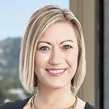 Elizabeth Dryden's Instagram, Twitter & Facebook