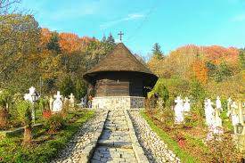 A fost construita in anul 1653 (17th century) din lemnul unui singur stejar (un calugar a gasit in scorbura unui stejar o icoana a maicii domnului, iar din. One Wood Monastery FranceÈ™ti Romania Atlas Obscura