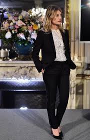 Some times she's in a dress. Epingle Sur Fashion