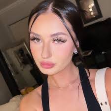 Liliana Gerber's Instagram, Twitter & Facebook