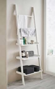 Cette échelle porte serviette est à disposer dans la salle de bain ou dans une chambre ou le salon pour y suspendre des vêtements ou des journaux, magazines, etc. Echelle Porte Serviettes 23 Modeles Pour La Salle De Bains