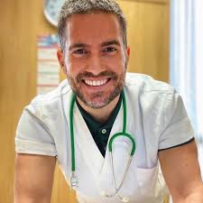 Ronaldinho se apagó a los 27. Si su prime hubiera durado cinco años más, un  Messi-Ronaldinho-Cristiano en su pico habría sido cine de adulto. Pero él  eligió otra magia: noches largas, botellas