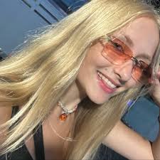 Holli Herbert Carlson in people