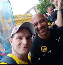 Endlich sind sie da!🤩 Heute Morgen landeten Riley Cooper und Ricky Johns  am Frankfurt Airport und wurden dort von unserer Teammanagerin in empfang  genommen. 🛬Die beiden stoßen ab Montag zum Teamtraining hinzu.