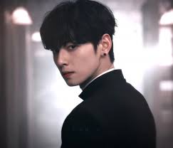 When The Phone Rings Mặc Vest