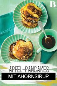 Apfel Pancakes Mit Ahornsirup Rezept In 2020 Lebensmittel Essen Leckere Fruhstucksideen Ahornsirup