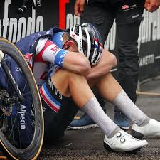 Van der poel sloeg een gat met de concurrentie en grijpt bovendien de gele trui. Mathieu Van Der Poel Finishes Off An Incredible Solo Effort At Tirrenoadriatico Fenix Cycling Team