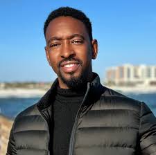 OUTSOLD DAVE CHAPPELLE 🎭 https://bit.ly/3DKneXp More than 16,000 people  filled the Frost Bank Center