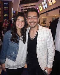 أحمد زاهر وابنته ليلى يدعمان منى زاهر في تجربتها التمثيلية الأولى. ØµÙˆØ± Ø£Ø­Ù…Ø¯ Ø²Ø§Ù‡Ø± Ù…Ø¹ Ø§Ø¨Ù†ØªÙ‡ Ø§Ù„Ù…Ø¯Ù„Ù„Ø© Ù„ÙŠÙ„Ù‰ ÙÙŠ Ø¹ÙŠØ¯ Ù…ÙŠÙ„Ø§Ø¯Ù‡Ø§ Ø§Ù„Ù€18 Ù…Ø¬Ù„Ø© Ù‡ÙŠ