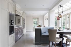 We supply a very high standard of service based upon the principals of professionalism, honesty an example is this island with seating, cubby storage, plenty of kitchen bench space and a gas stove. Kitchen Social Humphrey Munson Kitchens