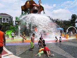 Als gast van het hotel heb je gratis toegang tot dit enorme en spectaculaire jungle aqua park. Daftar Kolam Renang Di Sidoarjo Info Harga Dan Alamatnya Sakerapedia