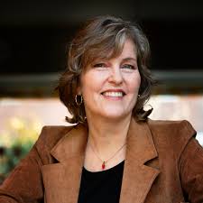 Haal het nieuwe boek voor de Volkskrant Leesclub alvast in huis: 'Luister'  van Sacha Bronwasser