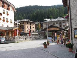 Hotel santa caterina is located in santa caterina valfurva. Il Centro Di Santa Caterina Picture Of Residence Chalet Bucaneve Santa Caterina Tripadvisor