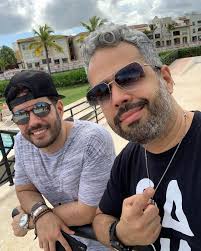 Emmanuel, o bueno, @mannycruzrd que...