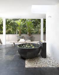 Salle De Bain Exterieure Dans Villa De Luxe A Bali Salledebainexterieure Bathroomoutdoor Balil Location Villa Bali Villa De Luxe Salles De Bains Exterieures