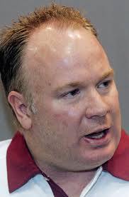 Sports in Brief: Kentucky hires Stoops as head football coach