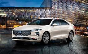 A la izquierda, el concept evos; New For The European Market New Image Of The Mondeo Evos Archyworldys