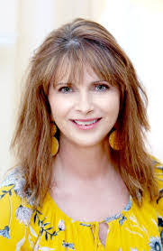 Carrie Spicer's Instagram, Twitter & Facebook