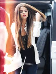 Pin By Natalie Harvey On Gorgeous Hairstyles Long Hair Styles Street Style Chic Selena Gomez