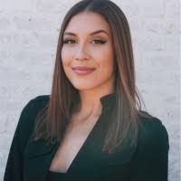 Elyse Muller's Instagram, Twitter & Facebook