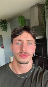 Leo Bain's Instagram, Twitter & Facebook