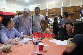 Jabatan kesihatan negeri sarawak (jkns) mengisytiharkan dua kluster baharu iaitu kluster mongkos, tebedu dan kluster bungey, betong abdullah dan samat ketika menyampaikan sumbangan kepada para petugas kesihatan pkrc kompleks belia dan sukan pada malam isnin. Projek Rose Atasi Rasa Takut Dan Malu Wanita Jalani Ujian Pap Smear Utusan Borneo Online