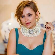 Toplam 352 merve özbey haberi bulunmuştur. Merve Ozbey Vuracak Yildiz Tilbenin Yildizli Sarkilari By Weekend