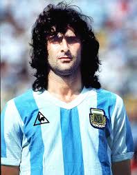 Resultado de imagem para mario kempes