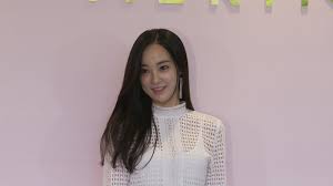 Conspiration (2013), red 2 (2013) et les sept mercenaires (2016). G Dragon S Girlfriend What S Special About Lee Joo Yeon