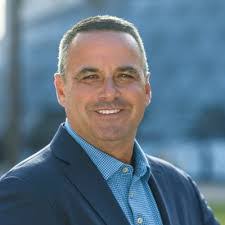 Douglas Housley's Instagram, Twitter & Facebook