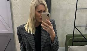Kredit umožní i stahování neomezenou rychlostí. Baby Boom V Ceskem Soubyznyse Tehotna Zorka Hejdova Se Pochlubila Briskem V Sestem Mesici Tehotenstvi Fakta Today