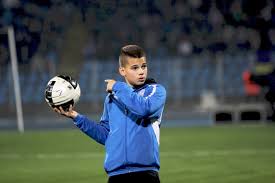 Ianis hagi a avut evolutii foarte bune de la revenirea in liga 1, dar nu a impresionat pe toata lumea. Ianis Hagi Debut NeconvingÄƒtor La Viitorul