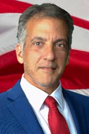 Dan Lux's Instagram, Twitter & Facebook