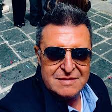 Cosa succederebbe se gli esseri umani sparissero dalla terra? Secondo Alan  Weisman, dopo solo 48 ore le metropolitane sarebbero inondate, dopo un anno  l'asfalto si spaccherebbe man mano che l'acqua nelle crepe