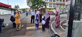 Smk putrajaya presint 8(1) is a sekolah menengah based in putrajaya, selangor. Radzi Jidin On Twitter Bila Lalu Di Hadapan Sk Putrajaya Presint 8 1 Saya Lihat Guru Sedang Membuat Saringan Dan Memeriksa Suhu Murid Singgah Sekejap Bertanya Khabar Saya Kemudian Singgah Di Sekolah Sebelahnya
