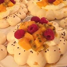 Pavlova A La Creme Legere Et Aux Fruits Exotiques Akalie Blog Culinaire D Aurelie Kaltakalie Blog Culinaire D Aurelie Kalt