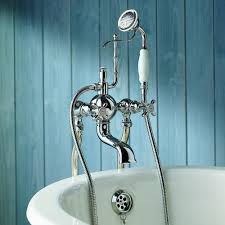 Robinet de baignoire sur plage sophistiqué à trois poignée avec douchette. Bien Choisir La Robinetterie De Sa Salle De Bain Ooreka