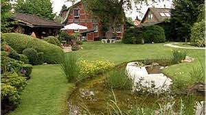 Das parkähnlich angelegte grundstück umfasst 5000 qm, die wohnfläche beträgt 280 qm. Naturlicher Garten Perfekt Geplant