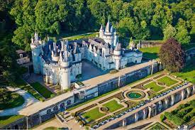 The building also contains la galerie de la belle au bois dormant, a gallery of displays which illustrate the story of sleeping beauty in tapestries, stained glass windows look at other dictionaries: Usse Le Chateau De La Belle Au Bois Dormant Martine Passion Photos
