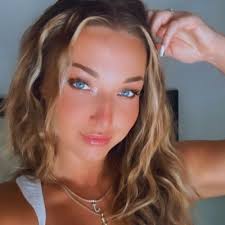 Miranda Peterson (@mandabear98)