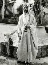 فيصل الأول ملك العراق ومؤسس دولة العراق الحديثة حكم لمدة 12 سنة للفترة من عام 1921 الى 1933 توفي مبكرا عن عمر 4 iraq king faisal the royal collection