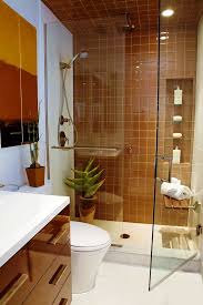 Ukuran kamar mandi ini hanya sekitar 1,6 x 2,5 meter saja. Desain Kamar Mandi Minimalis 1x1 Shreenad Home