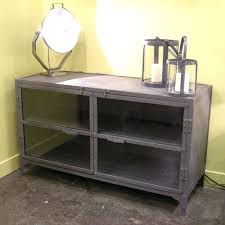 Commode En Metal Et Verre Factory Chehoma Coup De Coeur Pour Cette Large Commode Basse En Metal Ton Gris Mat Et Verre Verre Incassable Commode Metal Commode